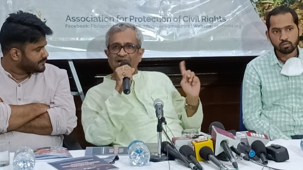 प्रेस कॉन्फ़्रेंस में क़ानूनी पक्ष पर बात करते सुप्रीम कोर्ट के वकील संजय हेगड़े