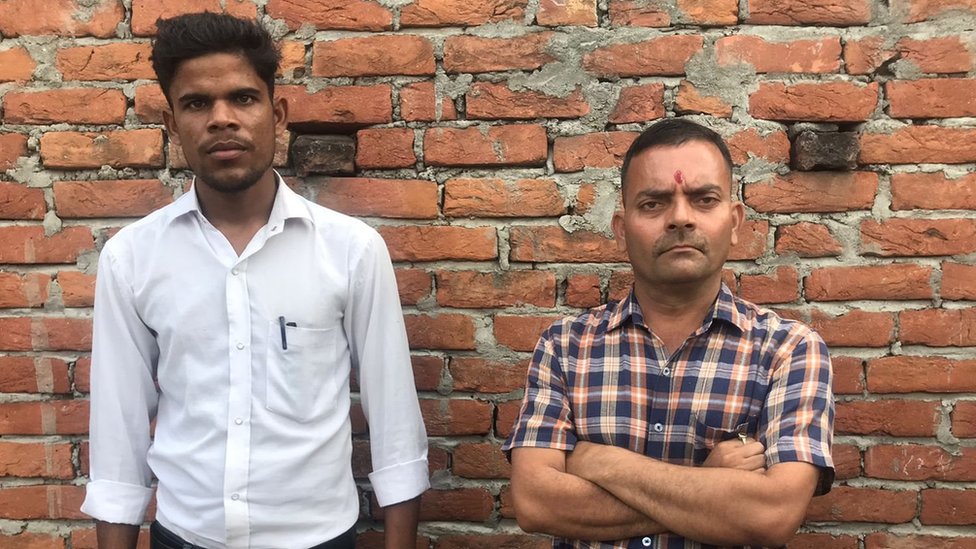 स्थानीय पत्रकार योगेश और राहुल