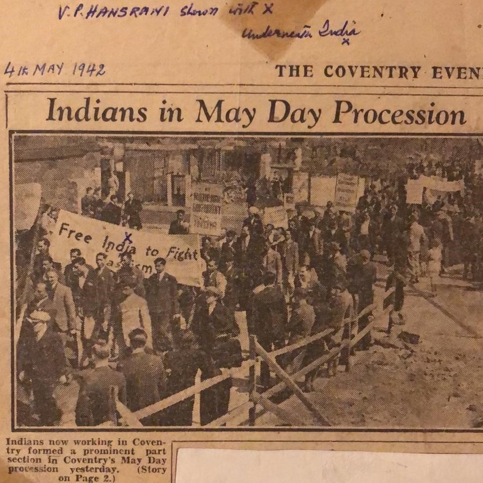 आईडबल्यूए की 1942 में मज़दूर दिवस पर निकाली गई परेड, इस तस्वी में वीपी हंसरानी भी हैं