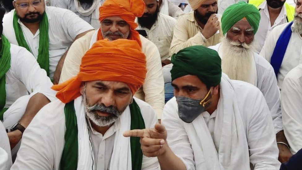 लखीमपुर खीरी में किसानों की याद में हुई अरदास में जयंत चौधरी और बीकेयू नेता राकेश टिकैत लखीमपुर खीरी में किसानों की याद में हुई अरदास में जयंत चौधरी और बीकेयू नेता राकेश टिकैत