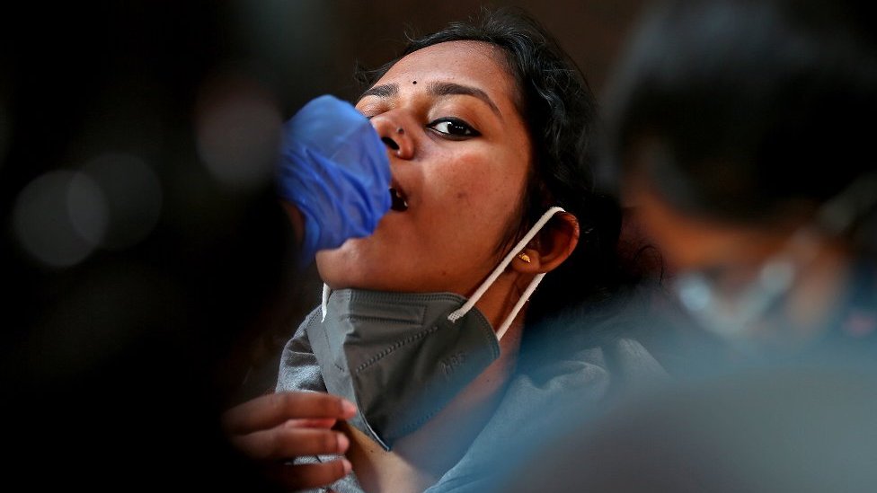 देश में कोरोना से हुई 4.83 लाख लोगों की मौत 