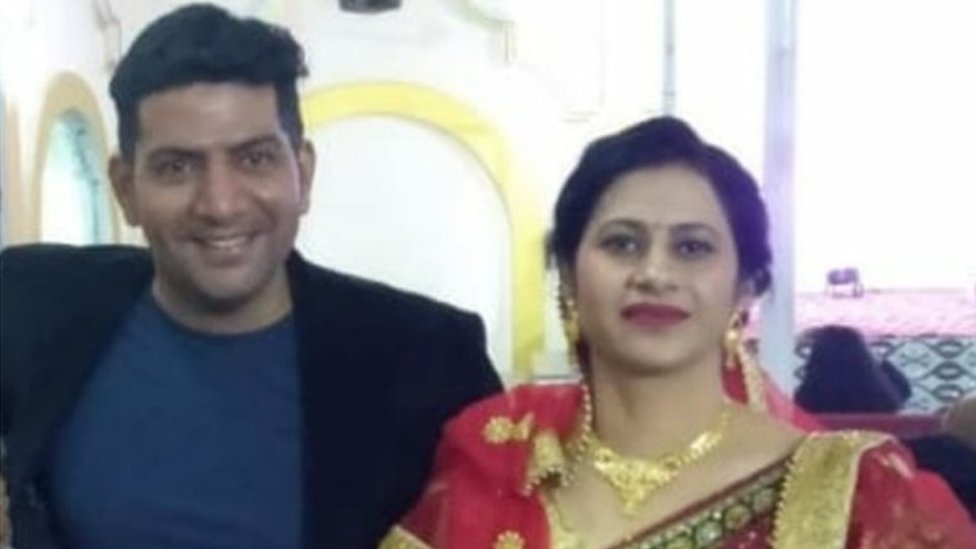 आशुतोष कौशिक और उनकी पत्नी अर्पिता आशुतोष कौशिक और उनकी पत्नी अर्पिता