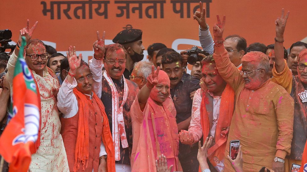 योगी आदित्यनाथ और उनके साथी नेता योगी आदित्यनाथ और उनके साथी नेता
