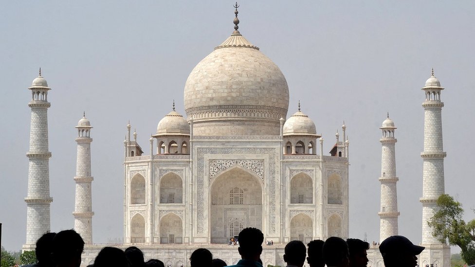 क्या है ताजमहल से जुड़ा विवाद, जानिए
