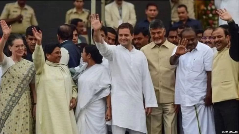 एक ही मंच पर इकट्ठे हुए विपक्षी दलों के नेता