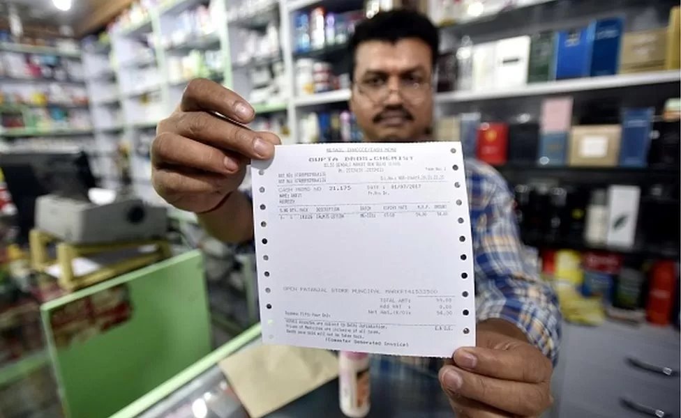भारत में पांच साल पहले जीएसटी लागू किया गया था. अब हर महीने 17 अरब डॉलर जीएसटी जमा होता है