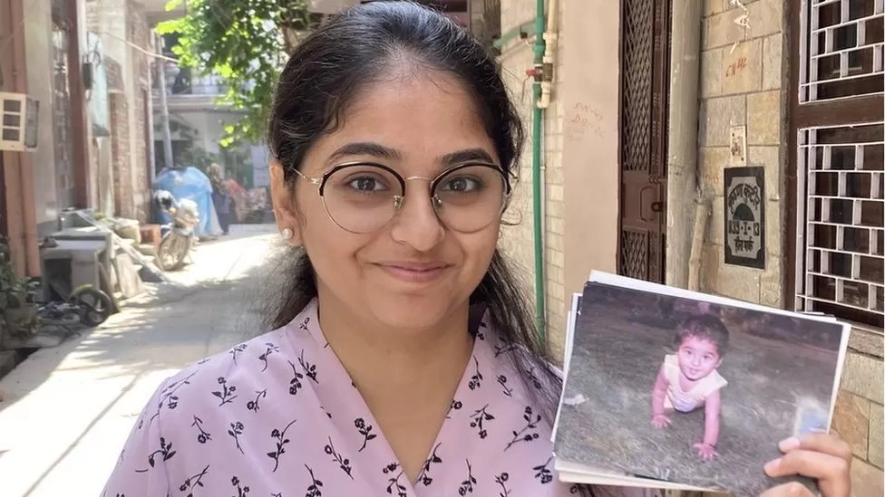 हाल ही में आस्था ने अपनी पहली नौकरी शुरू की है.