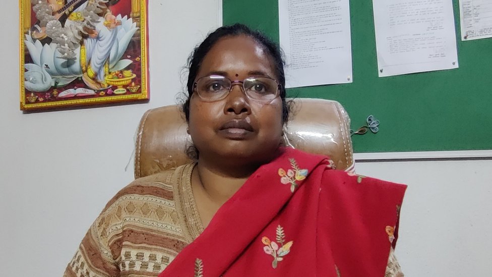 स्कूल की प्रिंसिपल सुशीला टोपनो स्कूल की प्रिंसिपल सुशीला टोपनो