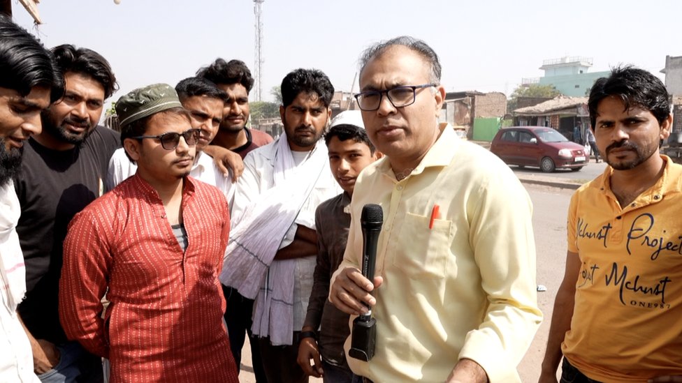 मेवात में बीबीसी संवाददाता विनीत खरे