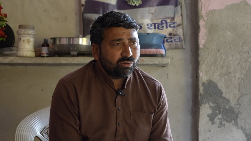 विक्रांत के चाचा सुंदर सिंह