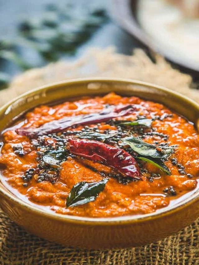 Red chutney for dosas and idlis