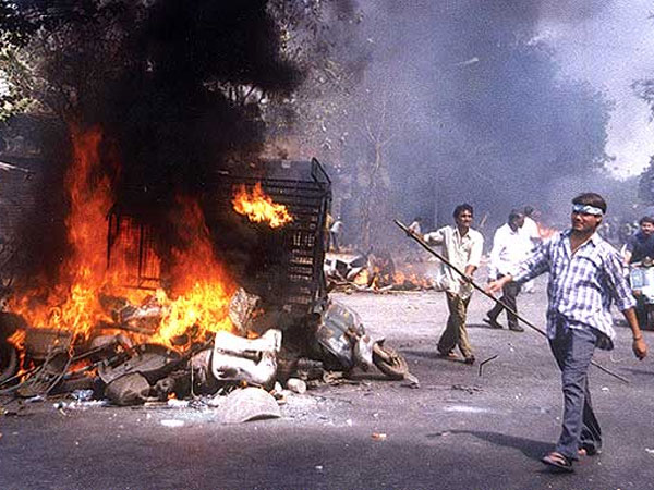 Fanatics agitate on the roads in a city in Gujarat