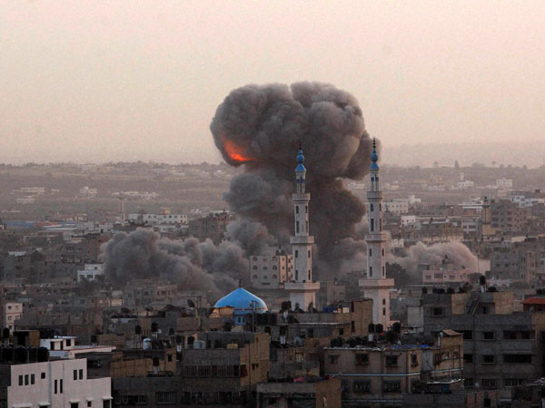 Smoke from explosion takes the shape of a mushroom