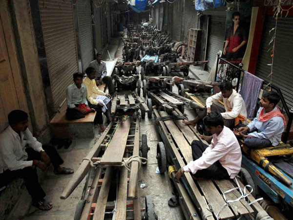 Bal Thackeray: Mumbai labours observe bandh