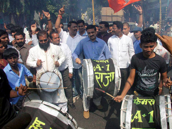 Kasab hanged; celebration in Pune