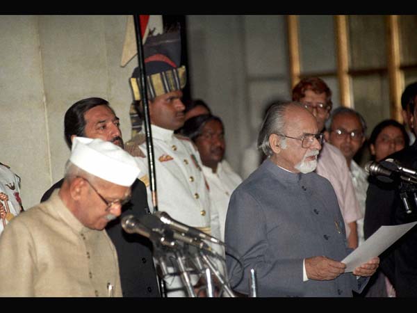 IK Gujral takes on as India's Prime Minister
