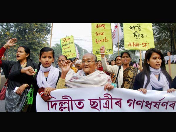 Delhi Gangrape: Old lady joins Young India during protest