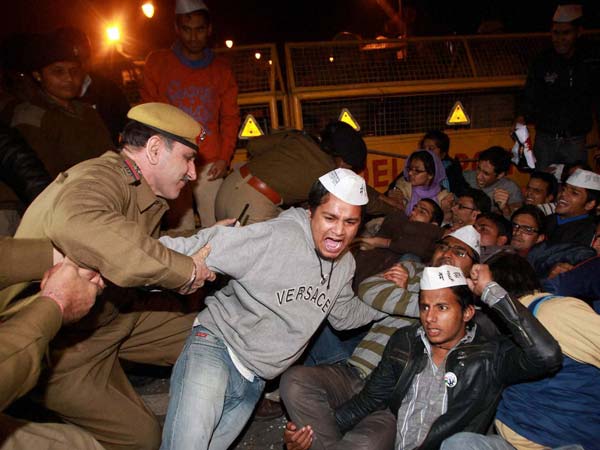 Delhi Gangrape: AAP supporters detained