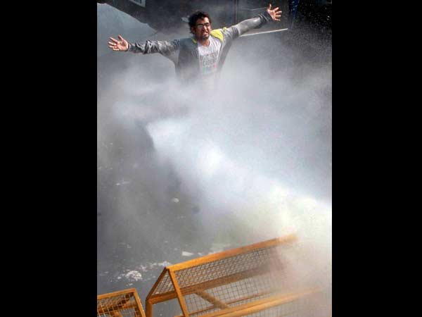 Protester braves police water canon