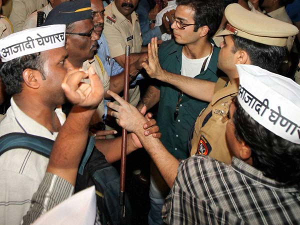 AAP supporters stopped midway