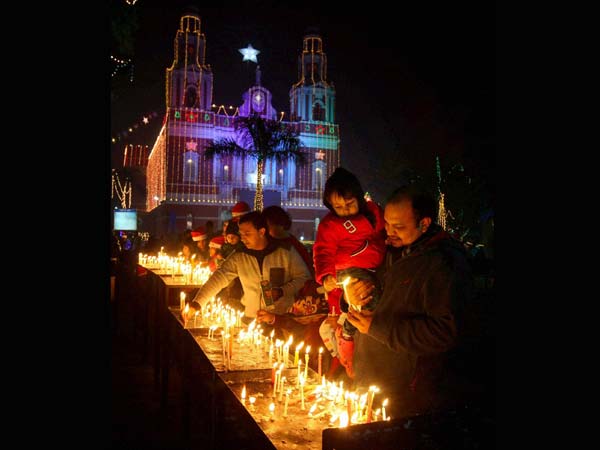 Kids join parents during Christmas prayer