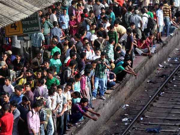 Thousands of north-easterners flee Bangalore fearing backlash