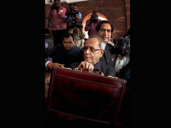 Pranab presents Union Budget