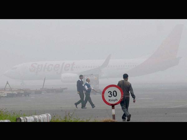 Fog in Kolkata, plane stranded Fog in Kolkata, plane stranded