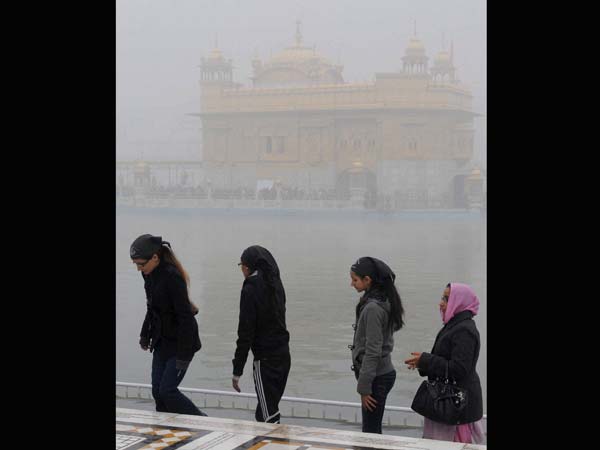 Visitors at Golden Temple Visitors at Golden Temple