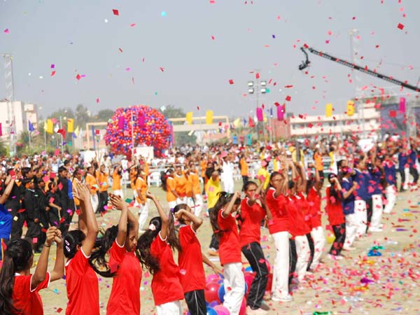 Youngsters perform at Gujarat Khel Mahakumbh Youngsters perform at Gujarat Khel Mahakumbh