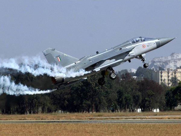 Tejas aircraft performs the Aero India 2013