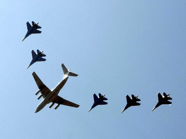 SU27 planes present a show