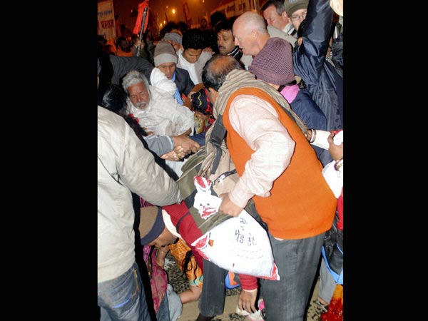 People try to rescue devotees