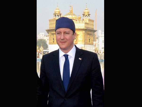 David Cameron pays obeisance at the Golden Temple 