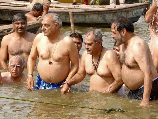 Haryana Chief Minister Bhupinder Singh Hooda taking a holy dip
