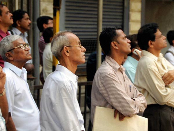 Budget: Investors in Mumbai