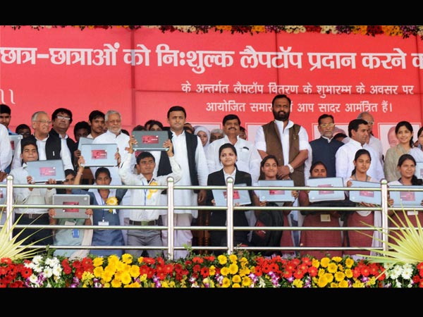 Akhilesh woos students in UP