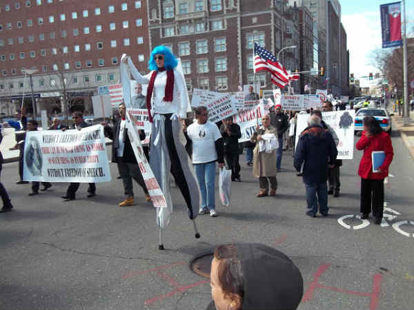 Americans take to the streets in support of Narendra Modi Americans take to the streets in support of Narendra Modi