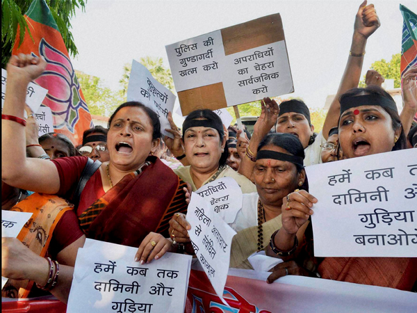 Delhi Rape: BJP Women Activists Protest in Patna