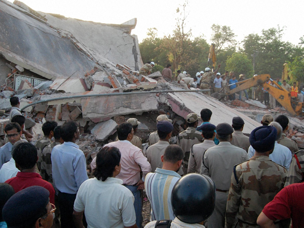 Bhopal Hosp collpases; 2 killed, 15 injured