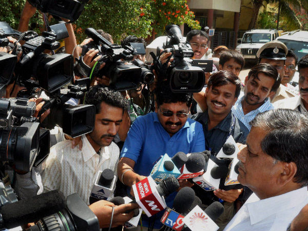 The CM meets the media after voting The CM meets the media after voting