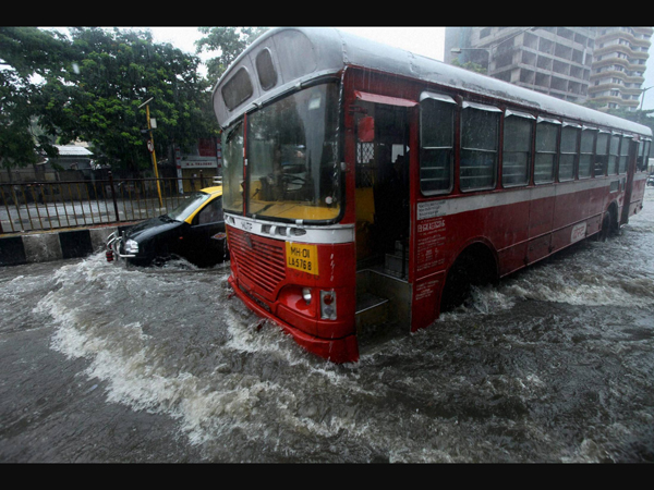 Overnight shower cripples life in Mumbai