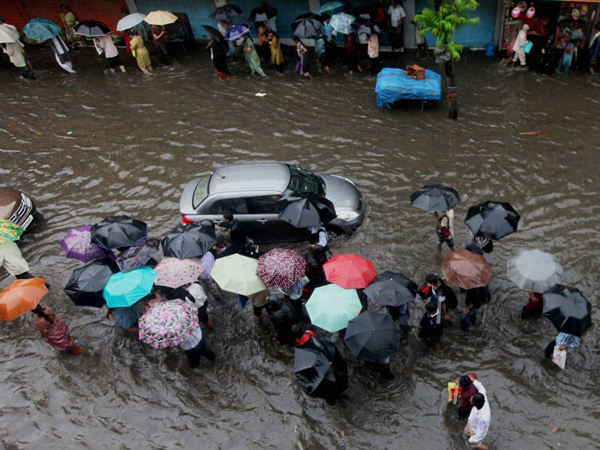 Overnight shower cripples life in Mumbai