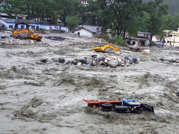 60 killed as rains batter north india 