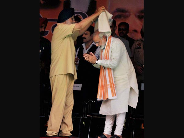 Narendra Modi welcomed at Madhopur, Punjab