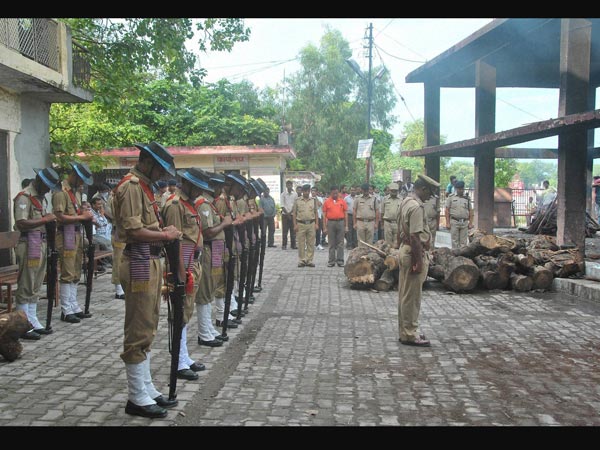 Police personnel administer State honors