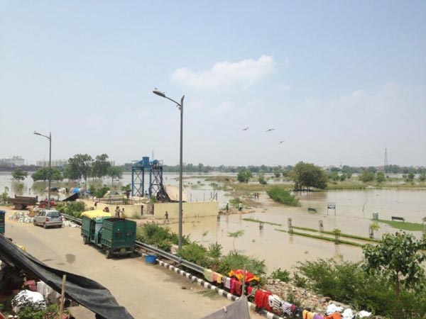 Temporary shelters built on Yamuna banks