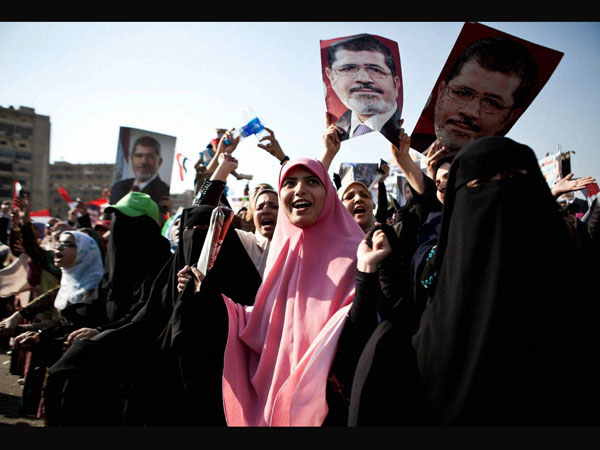 Morsi supporters raise slogans