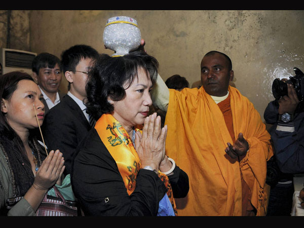 Vietnamese leader seeks blessings at Mahabodhi temple