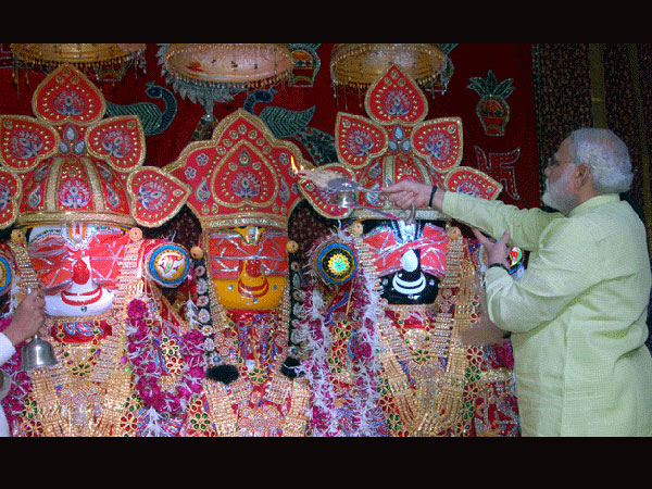 Modi seeks blessings from Lord Jagannath